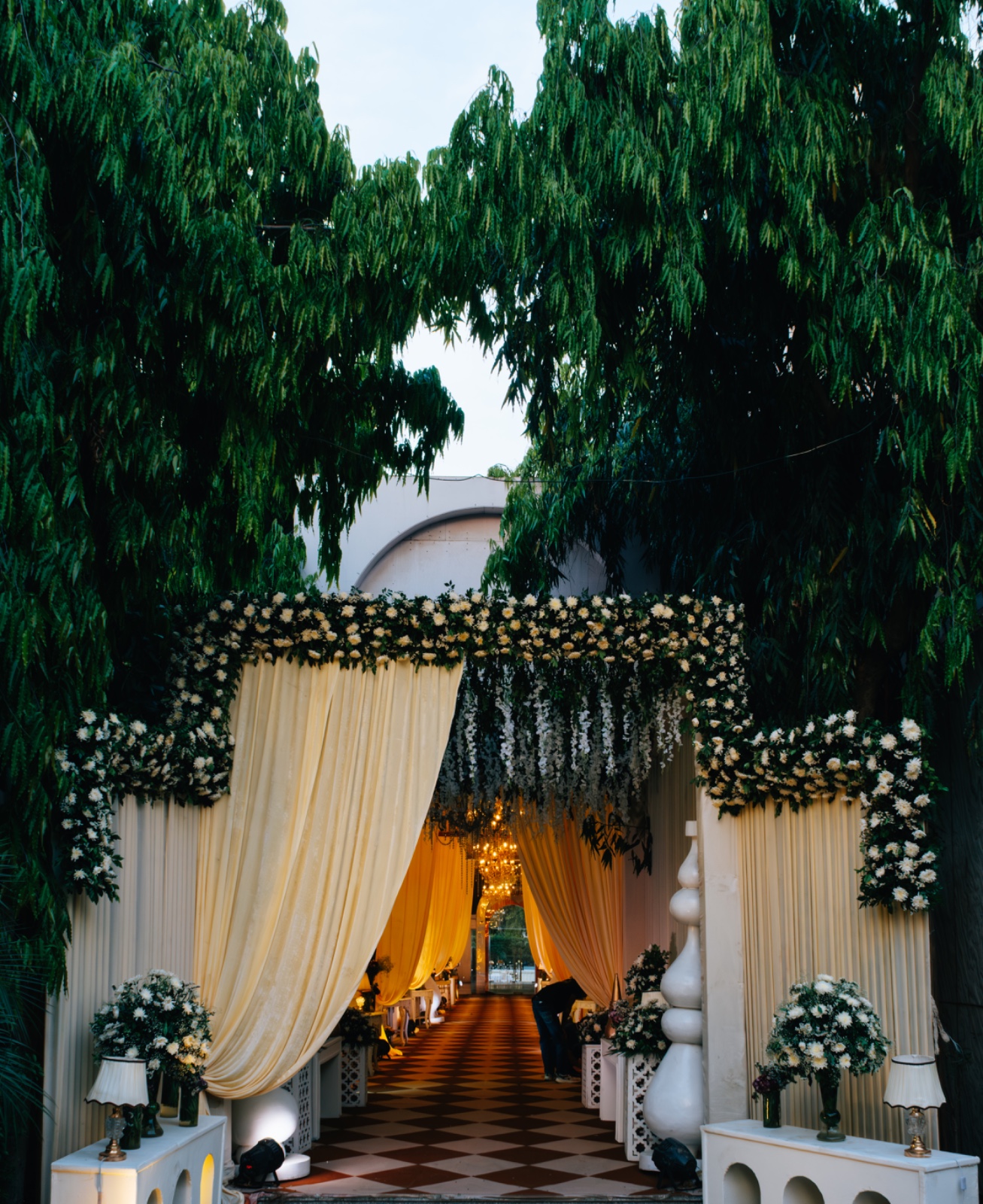 WEDDINGS &
RECEPTIONS